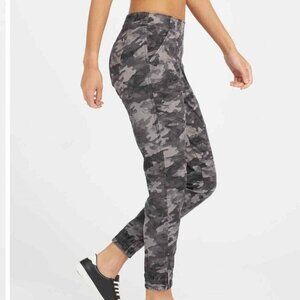 NEW Spanx Mid Rise Twill Camo Jogger Pants Women's size Large
